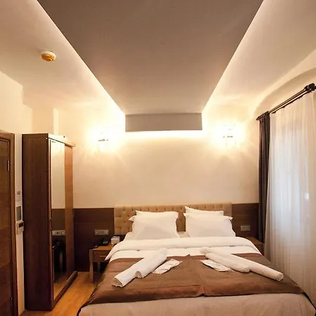 Pera Line Hotel 2*