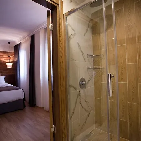 Pera Line 2* Istambul