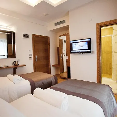 Pera Line 2* Istambul