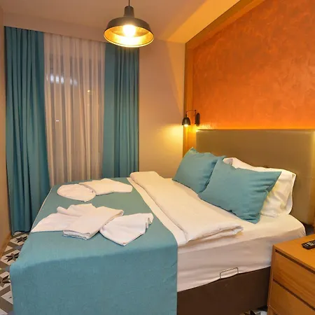 Pera Line Hotel 2*